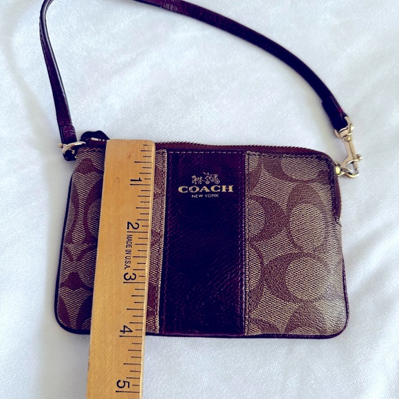 Coach Signature Leather Corner Zip Khaki Cherry Wristlet - Picture 13 of 16